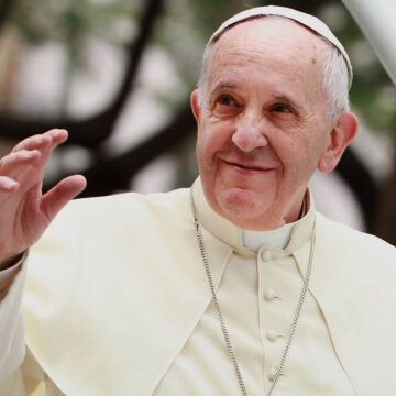 El Papa Francisco internado por una infección pulmonar