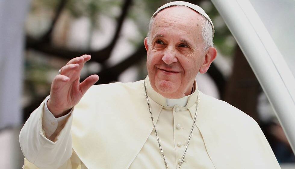 El Papa Francisco internado por una infección pulmonar