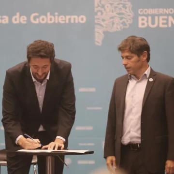 Kicillof recibió a intendentes para firmar el convenio “Municipios a la Obra”