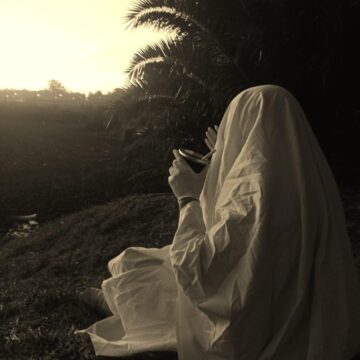 Encerrada hace más de 20 años, la llorona nos presenta una canción para asustar gente