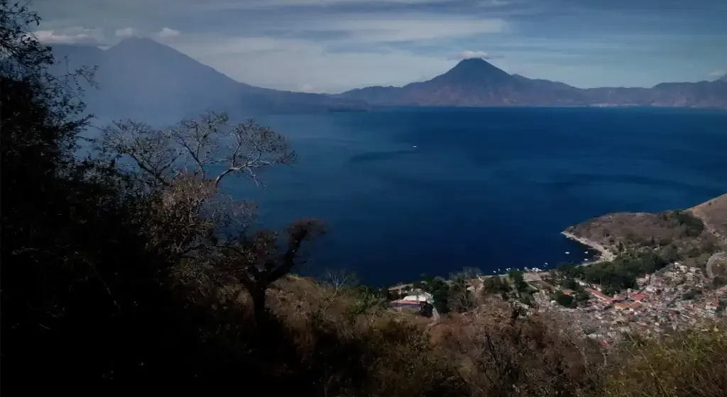 Guatemala: Mujeres trabajan para preservar uno de los lagos más lindos del mundo