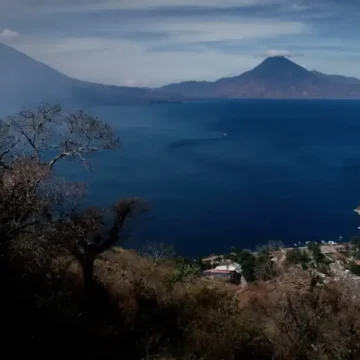 Guatemala: Mujeres trabajan para preservar uno de los lagos más lindos del mundo