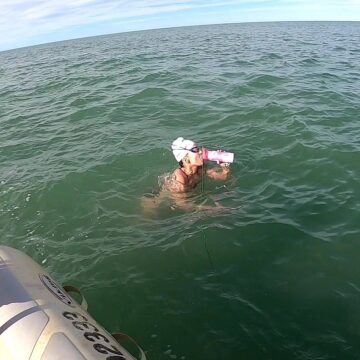 Ailén Lascano Micaz nadó 6 horas en agua por debajo de los 15 °C en Río Negro