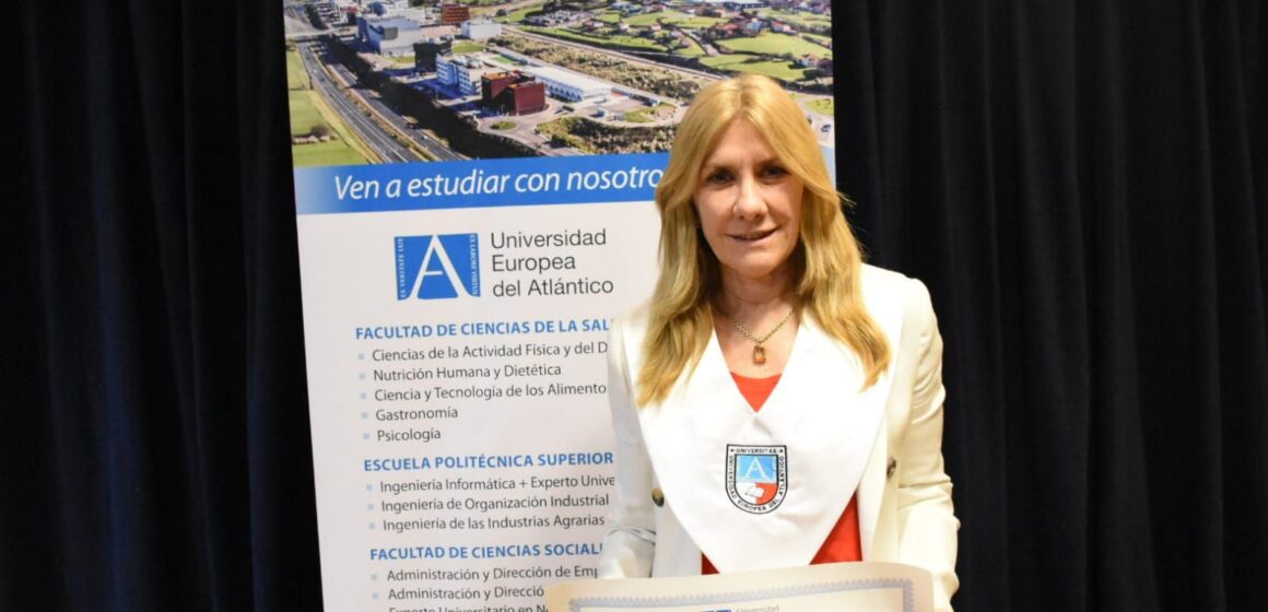 Alejandra Lordén acumula capital cultural: Recibió el título internacional de Magíster en Ciencias Políticas