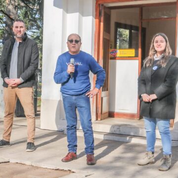 Desde el municipio estuvieron en el acto protocolar por el aniversario de Gobernador Ugarte