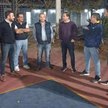 El Intendente Hernán Ralinqueo participó este viernes 12 de mayo de la cena de la Escuela Municipal de Handball en Norberto de la Riestra.