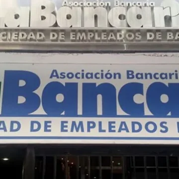Bancarios acordaron aumento del 66 % y se desactiva el paro