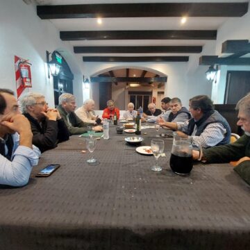 Mauricio García estuvo con miembros de la SRA de 25 de Mayo y destacó que digitalizarán la guía de traslado