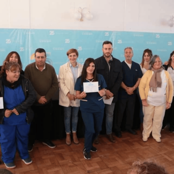 El Intendente encabezó acto de pase a planta permanente y recategorizaciones de municipales