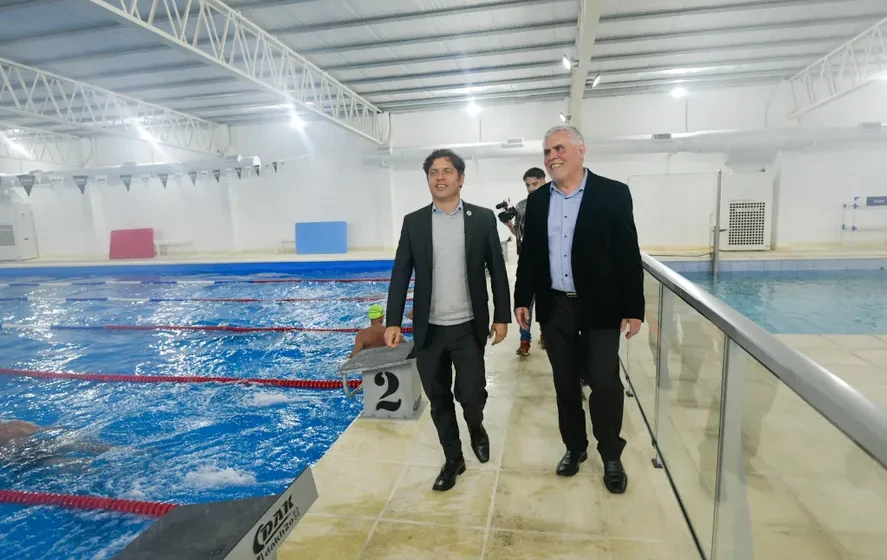El Gobernador inauguró un natatorio en Adolfo González Chaves