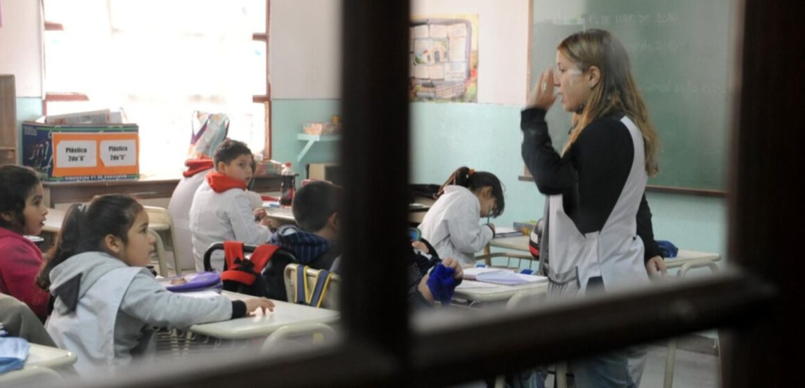 Educación: Docentes de la provincia de Buenos Aires con nuevo régimen de licencias