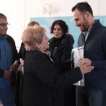 En conjunto: Municipio y provincia entregaron escrituras a familias veinticinqueñas