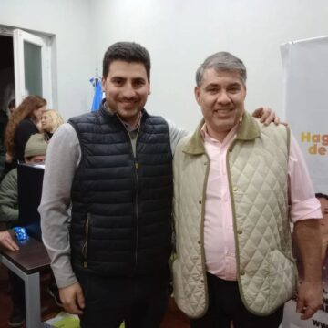 Egüen agradeció al pueblo, habló de seguir denunciando a los “mafiosos” y se mostró en una foto con García