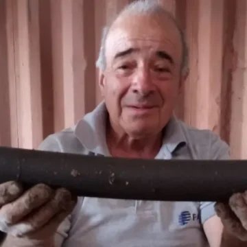 Miguel Farías, el hombre que fabrica leña ecológica