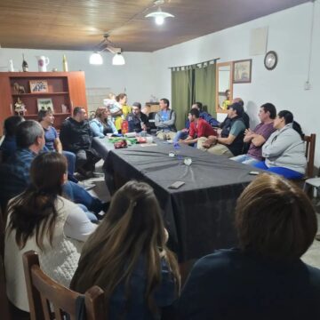 Ramiro Egüen sigue recorriendo el distrito junto a su equipo y se reunió con vecinos de Riestra