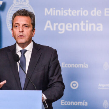 Massa busca convertir en ley el programa PreViaje