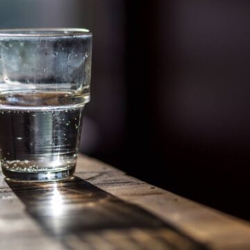 Agua, energía. Agua en un vaso durante un tiempo, ¿para qué sirve?