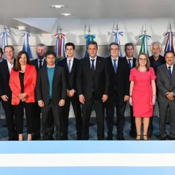 Massa con gesto de unidad: Se mostró con gobernadores de cara ballotage