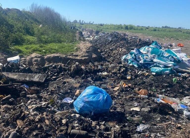 Del Valle: Allanan basural a cielo abierto