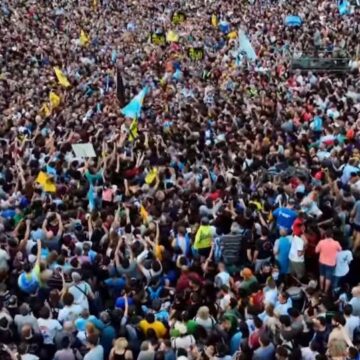 Con apoyo de Macri, Milei pasó por Rosario y convocó varios militantes