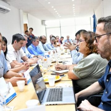 Salario: Kicillof convocó a estatales bonaerenses
