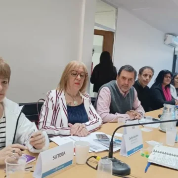 Salario: Docentes y el gobierno provincial con principio de acuerdos en paritarias
