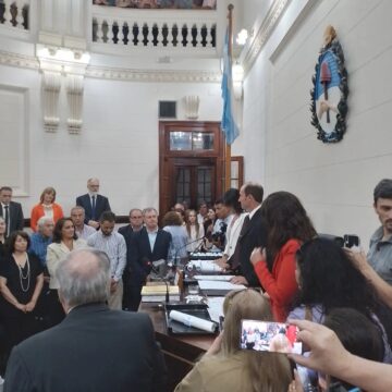 Egüen juró como Intendente en el HCD y tiene mayoría deliberativa