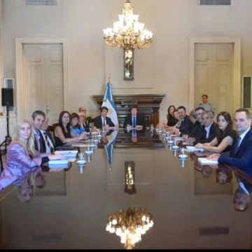 Milei reunió a su gabinete y habló de “fuerte recorte fiscal”