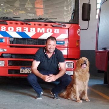 El jefe de bomberos Franco Giménez va en la búsqueda de la certificación internacional junto a Kimba