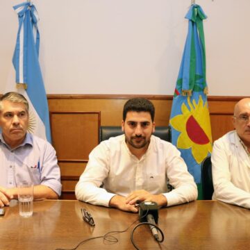 Egüen anunció que el ejecutivo pagará la carrera médico hospitalaria del Unzué