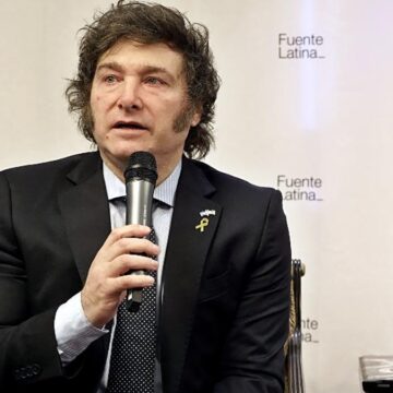 Milei cruzó nuevamente al gobernador de Chubut: “Pobrecito, Nachito no la ve”