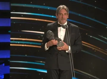 Julio Suárez, diseñador oriundo de Valdés, se llevó el Goya al mejor vestuario por “La Sociedad de la Nieve”