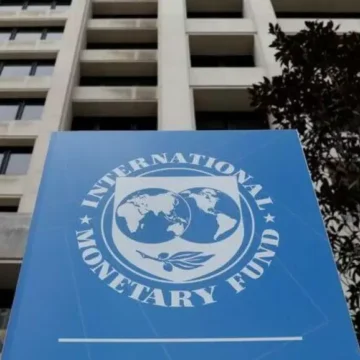 El FMI pronosticó una caída de 2,8 puntos del PBI para la economía argentina en 2024 y una inflación anual del 149,4%