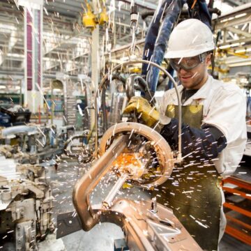 Según el INDEC, la industria tuvo la peor caída desde la pandemia en marzo