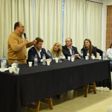 Legisladores radicales recorrieron la séptima y cerraron con un numeroso encuentro sobre Educación