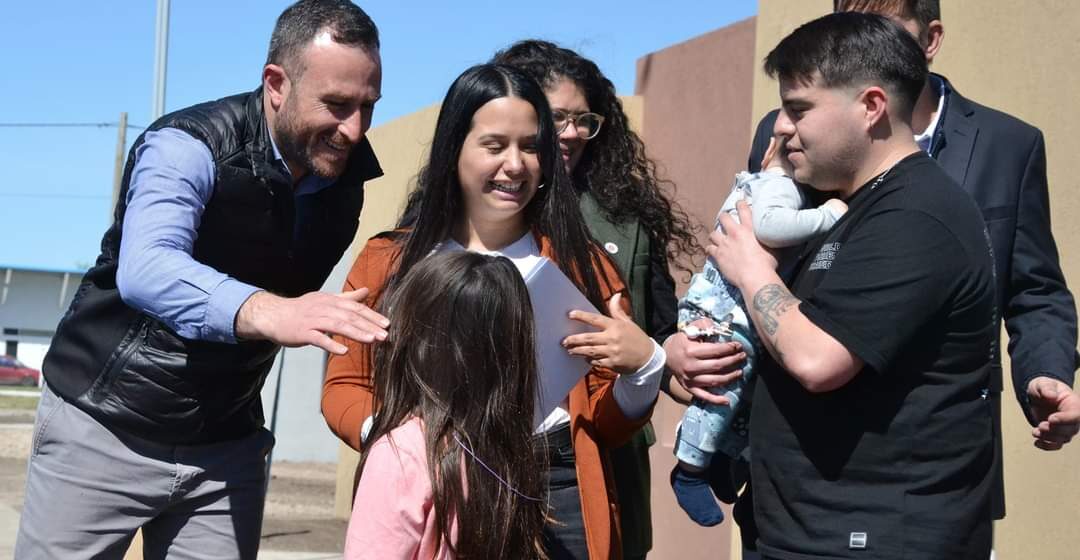 Ralinqueo participó de la entrega de viviendas del gobernador Kicillof en Tapalqué y apuntó contra el gobierno nacional