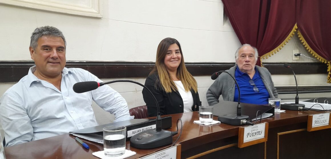 Julián Burgos, Giana Fuentes