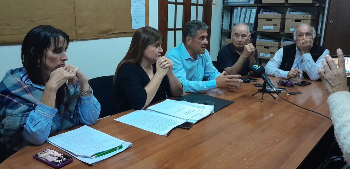Burgos: “en campaña La Libertad Avanza decía kirchnerismo nunca más, y ahora se abrazan con ellos para tener la presidencia del Concejo a partir de diciembre”