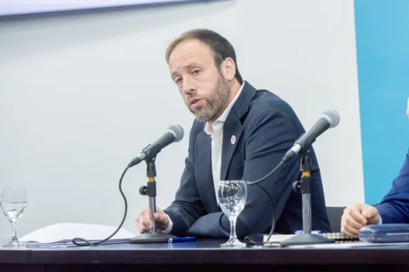 López advirtió que la economía volvió a la recesión y cuestionó la política de Milei