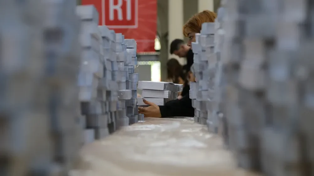 Tensión electoral: la Justicia bonaerense define si se reimprimen las boletas tras la renuncia de Espert