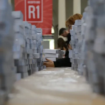Tensión electoral: la Justicia bonaerense define si se reimprimen las boletas tras la renuncia de Espert