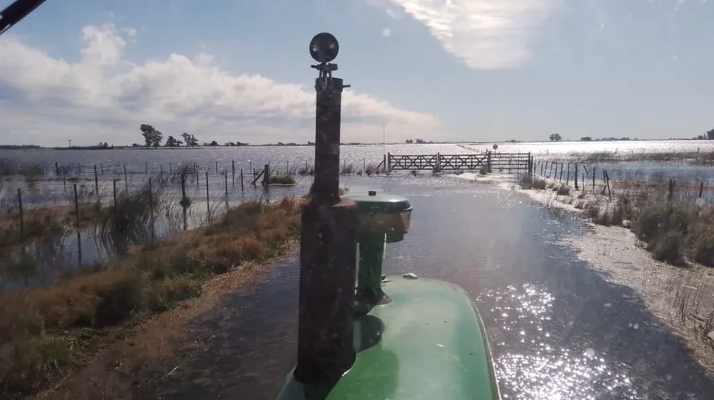 inundaciones-campo Kicillof mueve ficha en plena crisis hídrica: más de $8.800 millones para obras en el interior bonaerense