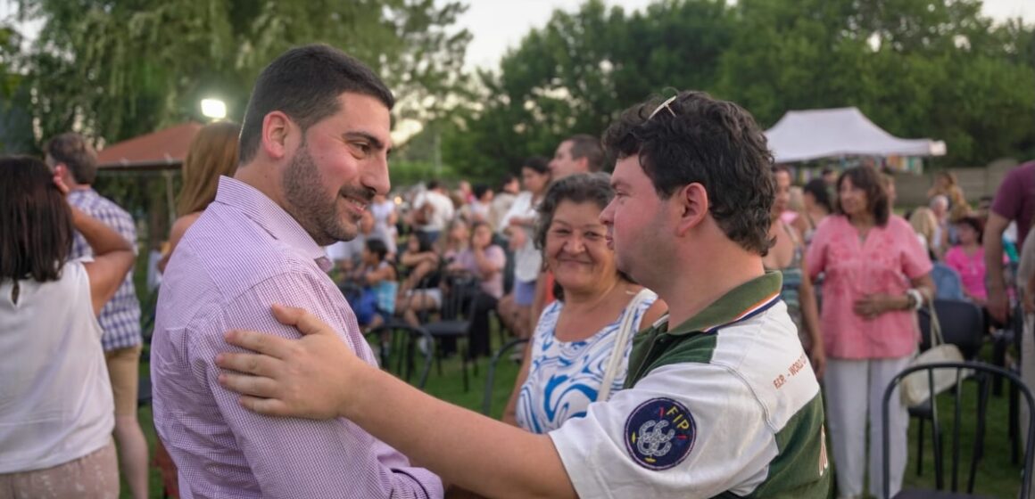 Ramiro Egüen en encuentro con vecinos de 25 de Mayo.