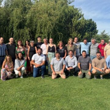 WhatsApp-Image-2025-12-12-at-9.52.16-AM-696x522 el intendente Ramiro Egüen y el exintendente de Roque Pérez, Jorge Cravero