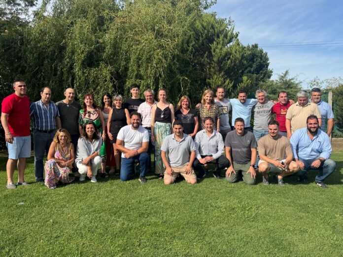 WhatsApp-Image-2025-12-12-at-9.52.16-AM-696x522 el intendente Ramiro Egüen y el exintendente de Roque Pérez, Jorge Cravero