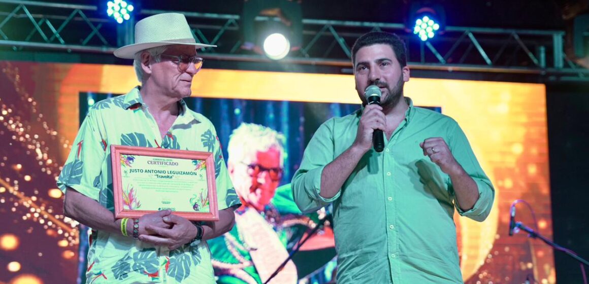 El intendente Ramiro Egüen reconoció a “Travolta” Leguizamón, una figura histórica del carnaval de 25 de mayo