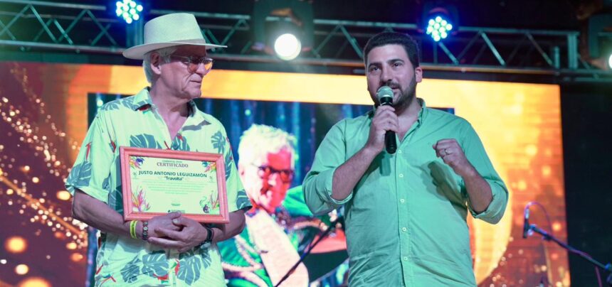 El intendente Ramiro Egüen reconoció a “Travolta” Leguizamón, una figura histórica del carnaval de 25 de mayo