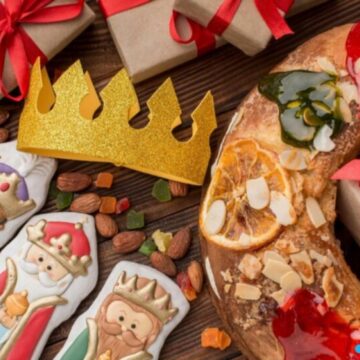 Ventas-por-Reyes-Magos-CAME-696x544 Reyes Magos 2026: según CAME, las ventas pymes crecieron 0,5%, pero con consumo débil y tickets más bajos Las ventas de los comercios minoristas pymes por la celebración de los Reyes Magos 2026 registraron un crecimiento interanual del 0,5% a precios constantes, de acuerdo al relevamiento difundido por la Confederación Argentina de la Mediana Empresa (CAME). Pese a la leve suba, el informe refleja un consumo débil y fragmentado, con un movimiento generalizado inferior al observado durante la Navidad. En la mayoría de los rubros, las ventas se ubicaron entre moderadas y mínimas, incluso con la aplicación de promociones agresivas como descuentos del 20% al 40%, ofertas 2x1 y financiamiento en cuotas. Según CAME, el ticket promedio se ubicó en $36.656, frente a los $48.081 registrados en 2025. Ajustado por inflación, esto implica una caída real del 41,9%, lo que evidencia un cambio en el comportamiento de los consumidores: se vendieron más unidades, pero con un menor gasto por compra y una clara preferencia por regalos de menor valor. En relación con las expectativas comerciales, el 82,2% de los comercios indicó que los resultados fueron iguales o peores a lo esperado, mientras que un 17,8% afirmó haber vendido menos de lo previsto. En varios rubros, la celebración de Reyes tuvo un impacto comercial reducido o prácticamente inexistente. El relevamiento también mostró un predominio del uso de tarjetas de crédito, con una fuerte caída del efectivo y del débito. Para CAME, este comportamiento refleja un consumo condicionado por la falta de liquidez, aun en un contexto de amplia disponibilidad de promociones bancarias y planes de hasta 6 y 12 cuotas sin interés. El informe concluye que el consumo durante Reyes Magos 2026 fue más cauteloso que en la Navidad, afectado por ingresos ajustados, gastos acumulados por las fiestas y la creciente competencia del canal online, factores que limitaron el impacto de las promociones.