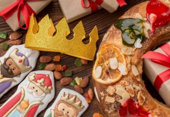 Reyes Magos 2026: según CAME, las ventas pymes crecieron 0,5%, pero con consumo débil y tickets más bajos Las ventas de los comercios minoristas pymes por la celebración de los Reyes Magos 2026 registraron un crecimiento interanual del 0,5% a precios constantes, de acuerdo al relevamiento difundido por la Confederación Argentina de la Mediana Empresa (CAME). Pese a la leve suba, el informe refleja un consumo débil y fragmentado, con un movimiento generalizado inferior al observado durante la Navidad. En la mayoría de los rubros, las ventas se ubicaron entre moderadas y mínimas, incluso con la aplicación de promociones agresivas como descuentos del 20% al 40%, ofertas 2x1 y financiamiento en cuotas. Según CAME, el ticket promedio se ubicó en $36.656, frente a los $48.081 registrados en 2025. Ajustado por inflación, esto implica una caída real del 41,9%, lo que evidencia un cambio en el comportamiento de los consumidores: se vendieron más unidades, pero con un menor gasto por compra y una clara preferencia por regalos de menor valor. En relación con las expectativas comerciales, el 82,2% de los comercios indicó que los resultados fueron iguales o peores a lo esperado, mientras que un 17,8% afirmó haber vendido menos de lo previsto. En varios rubros, la celebración de Reyes tuvo un impacto comercial reducido o prácticamente inexistente. El relevamiento también mostró un predominio del uso de tarjetas de crédito, con una fuerte caída del efectivo y del débito. Para CAME, este comportamiento refleja un consumo condicionado por la falta de liquidez, aun en un contexto de amplia disponibilidad de promociones bancarias y planes de hasta 6 y 12 cuotas sin interés. El informe concluye que el consumo durante Reyes Magos 2026 fue más cauteloso que en la Navidad, afectado por ingresos ajustados, gastos acumulados por las fiestas y la creciente competencia del canal online, factores que limitaron el impacto de las promociones.