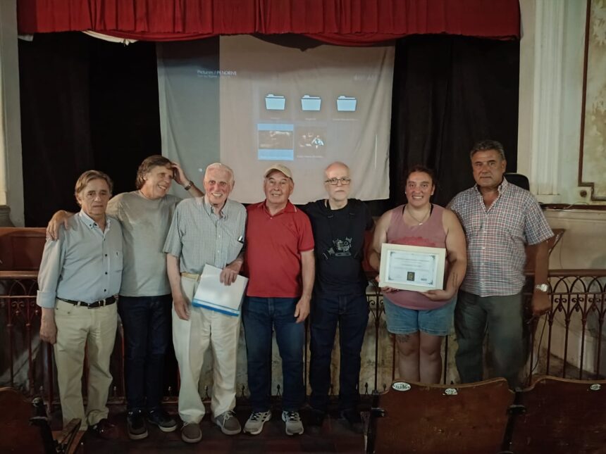 Burgos estuvo en Ernestina y presenció el film “Radio Oriente”